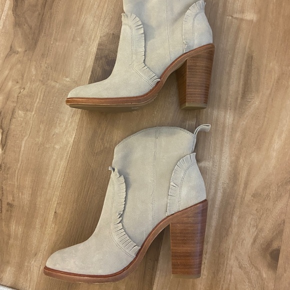 $398 JOIE Tan Brown Suede Block Heel Booties With Fringe Size 38 8 - Picture 2 of 6